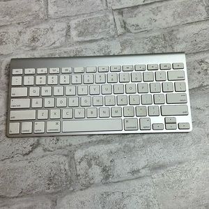 Apple Bluetooth keyboard
